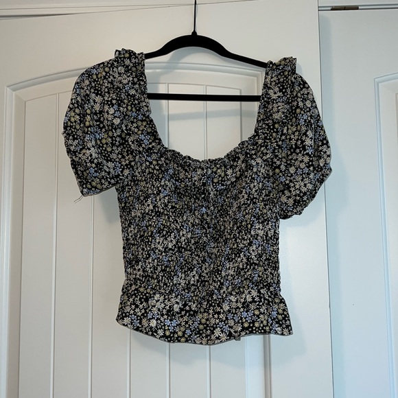 Heatherly Cropped Floral Blouse - Picture 2 of 6